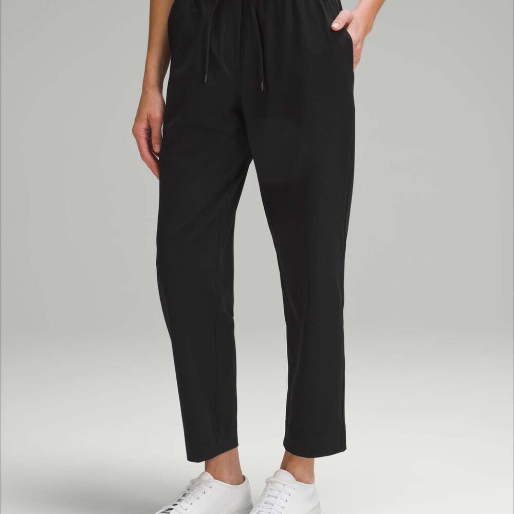 lululemon Tapered Leg Mid Rise Pant 7/8 Length Size Large